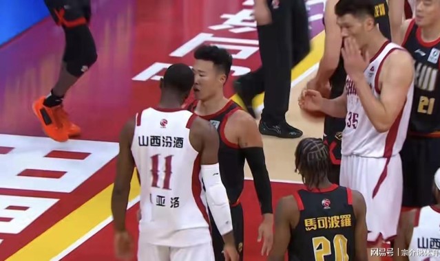 开云体育-驱逐主教练，半场7次技术犯规，CBA超级外援又惹麻烦